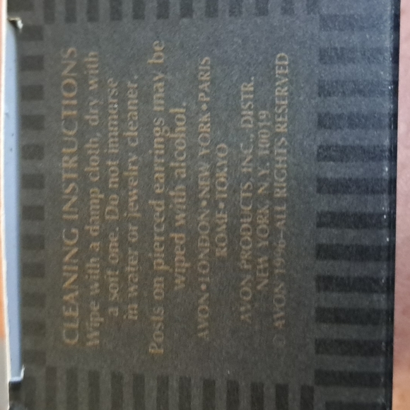 Avon Puffed Red Hearts Afire Pierced Earrings - Picture 6 of 6